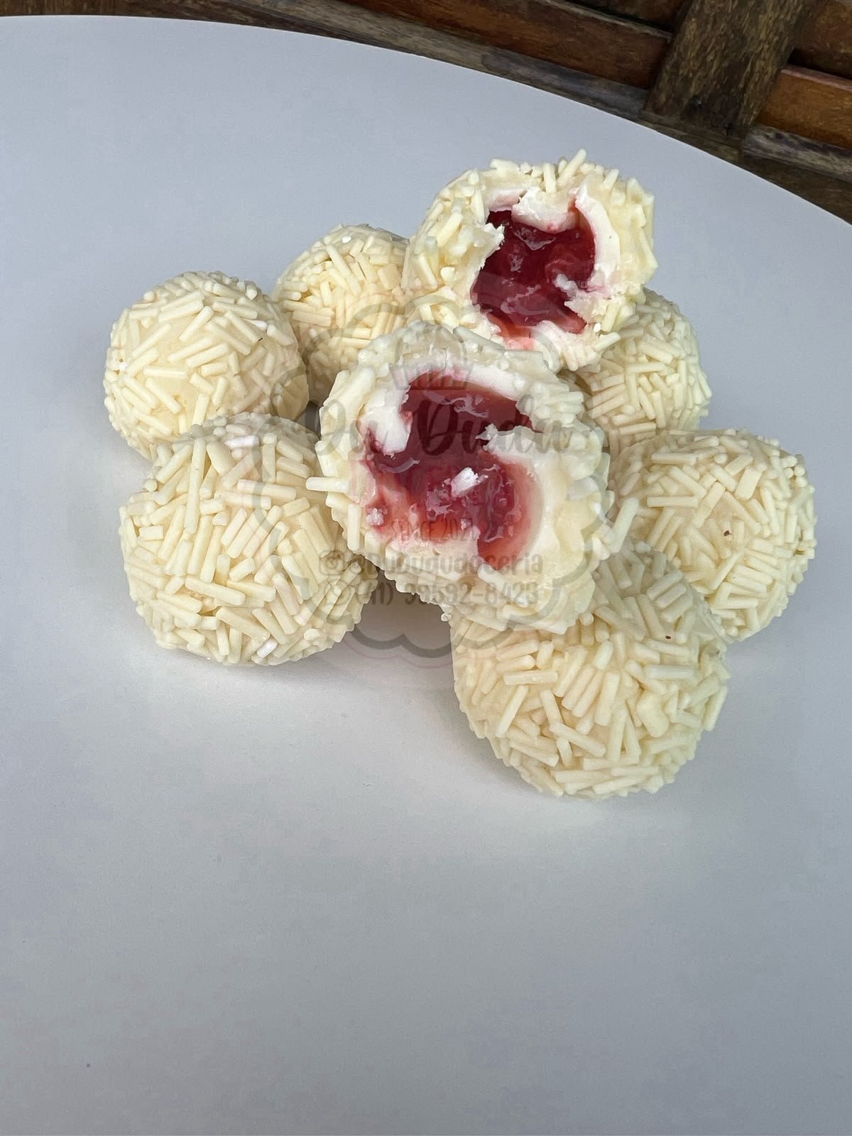 Morango com chocolate branco Du Dudu Doceria